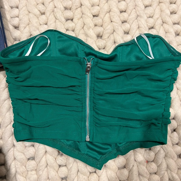 Going Out Tops Bundle - Picture 3 of 7